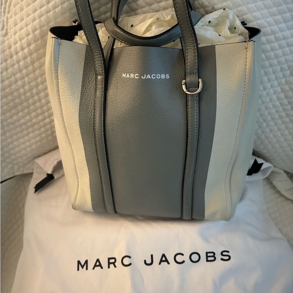 Marc Jacobs Gray and Cream Tote Bag with Structured Design